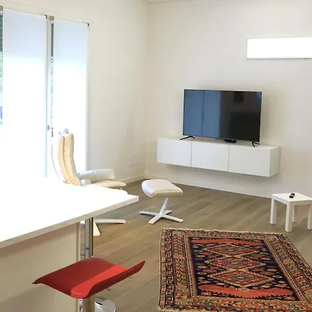 Nina House קרמה